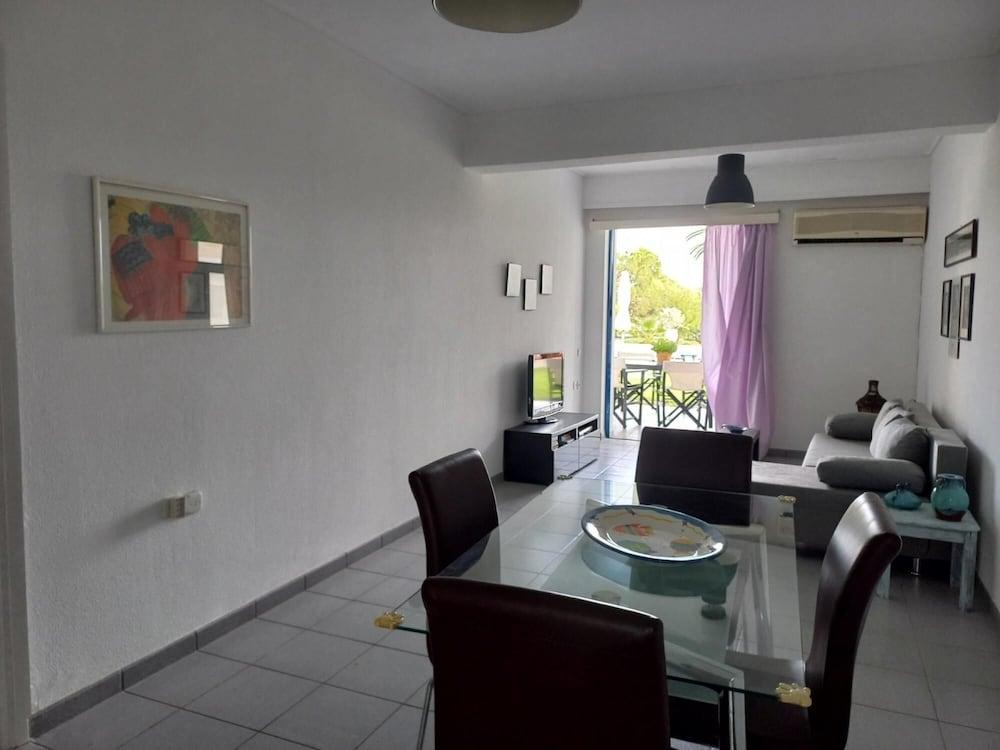 Kinetious Nisous in Kineta