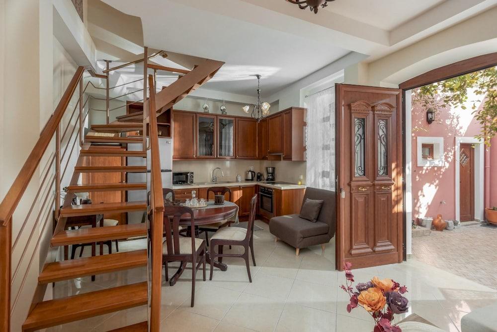 Palazzo Di Venus by Estia