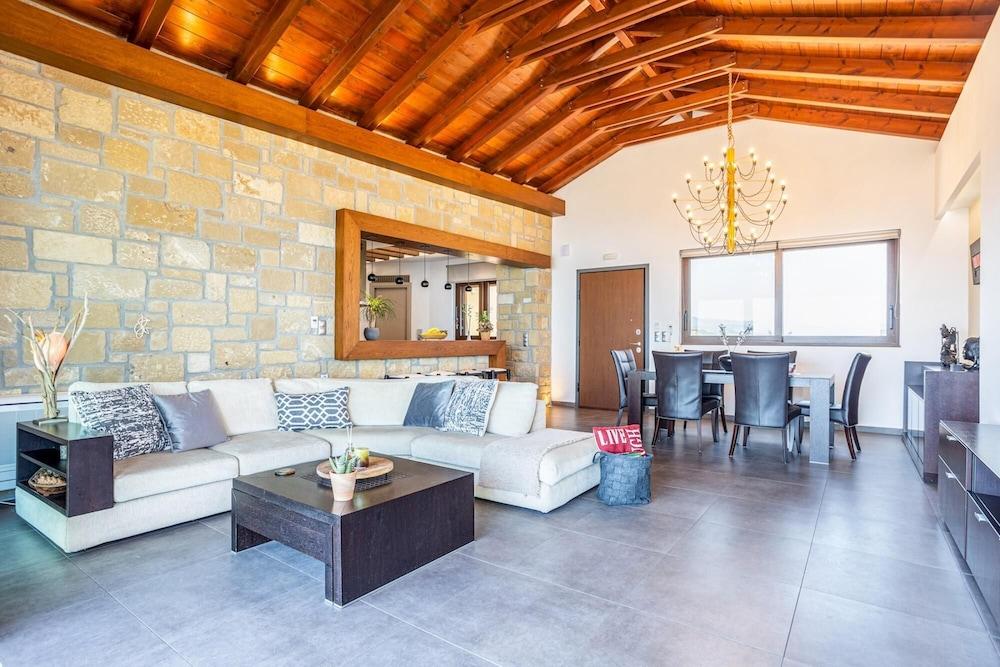 Venmar Luxury Holiday Home