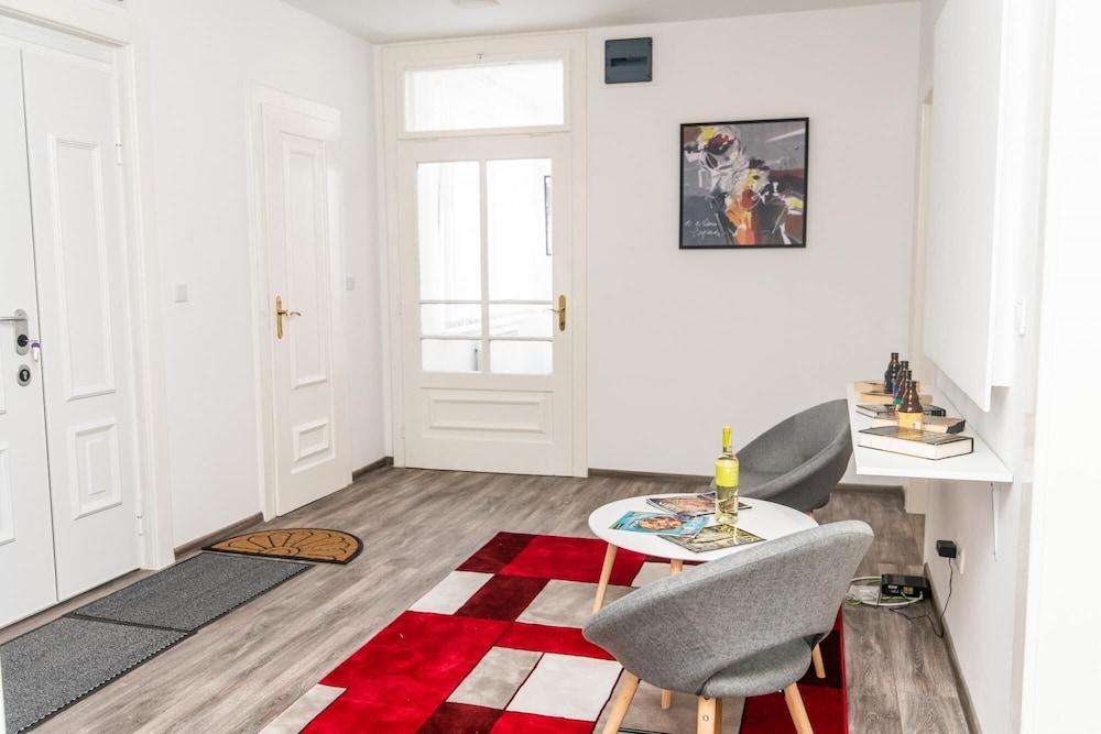 Modern and Bright Studio Heart of the City Center