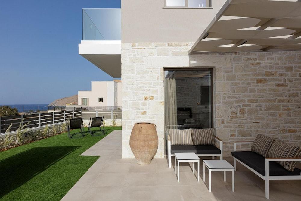 Dodici Luxury Villa - With Heated Pool