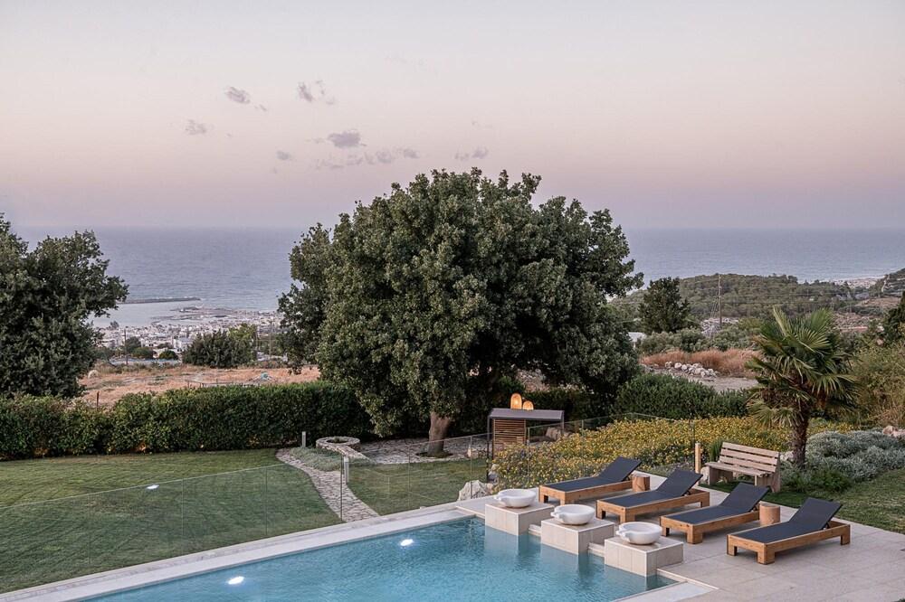 Villa Heora - The Floating Residence