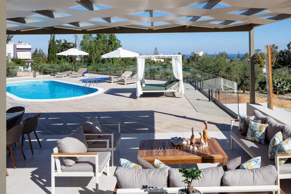 Villa Natura - With Private Heated Pool