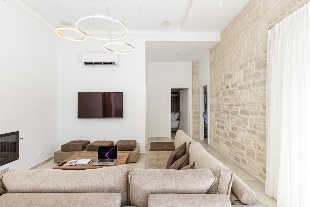 Mandana Villa - With Private Pool Jacuzzi