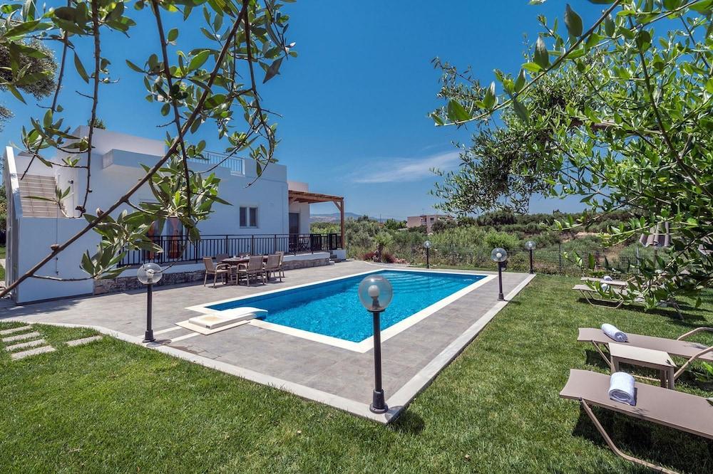 Villa Guinevere-with Private Pool