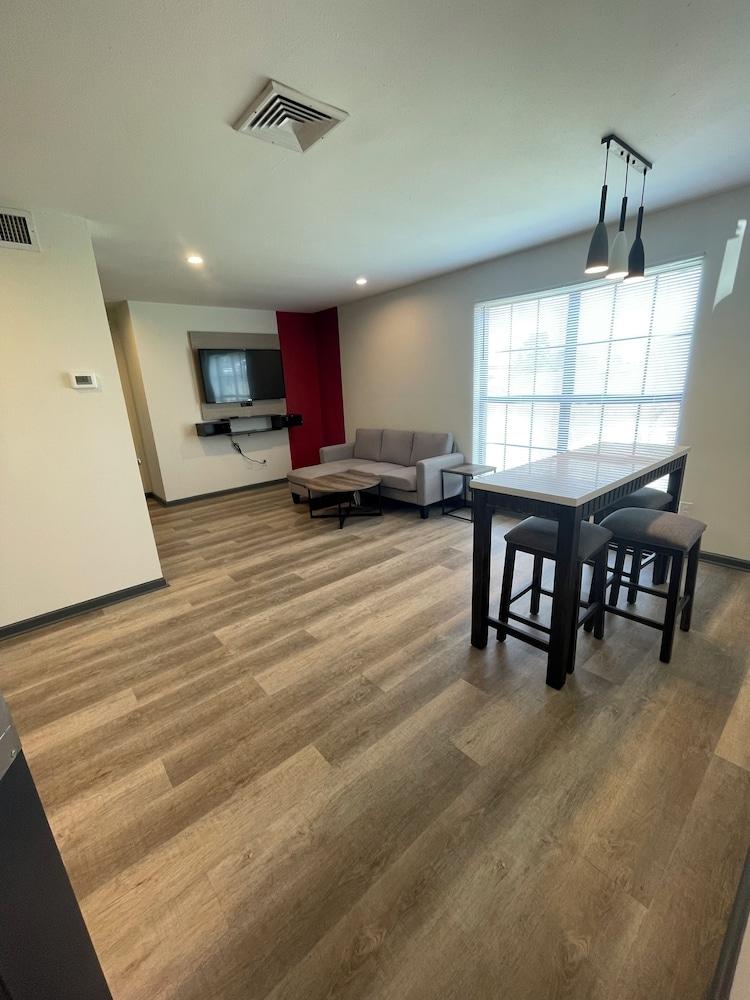 Ramada by Wyndham Studio Suites Dothan