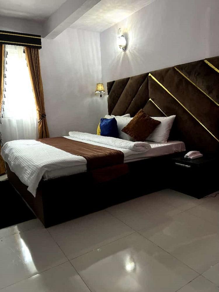 Glandov Suites and Apartment