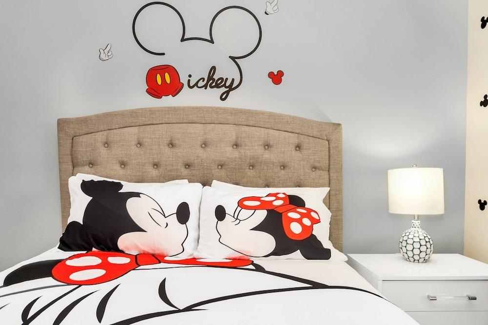 Frozen, Spiderman and Mickey Rooms, Private Pool!