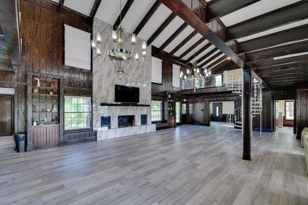 Private Pool: Pilot Point Home on 45 Acres