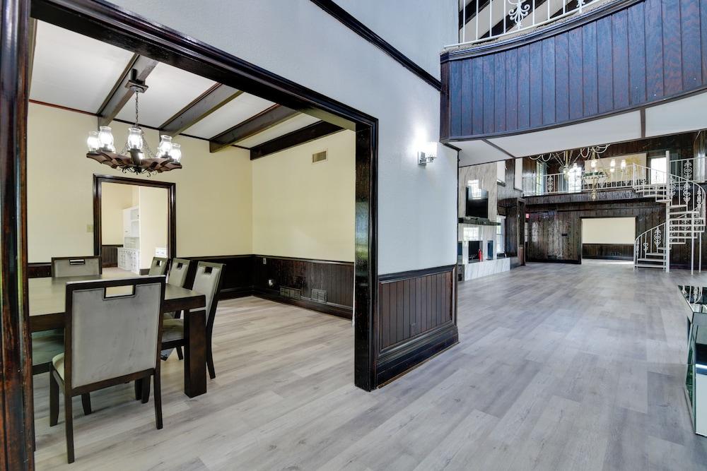 Private Pool: Pilot Point Home on 45 Acres