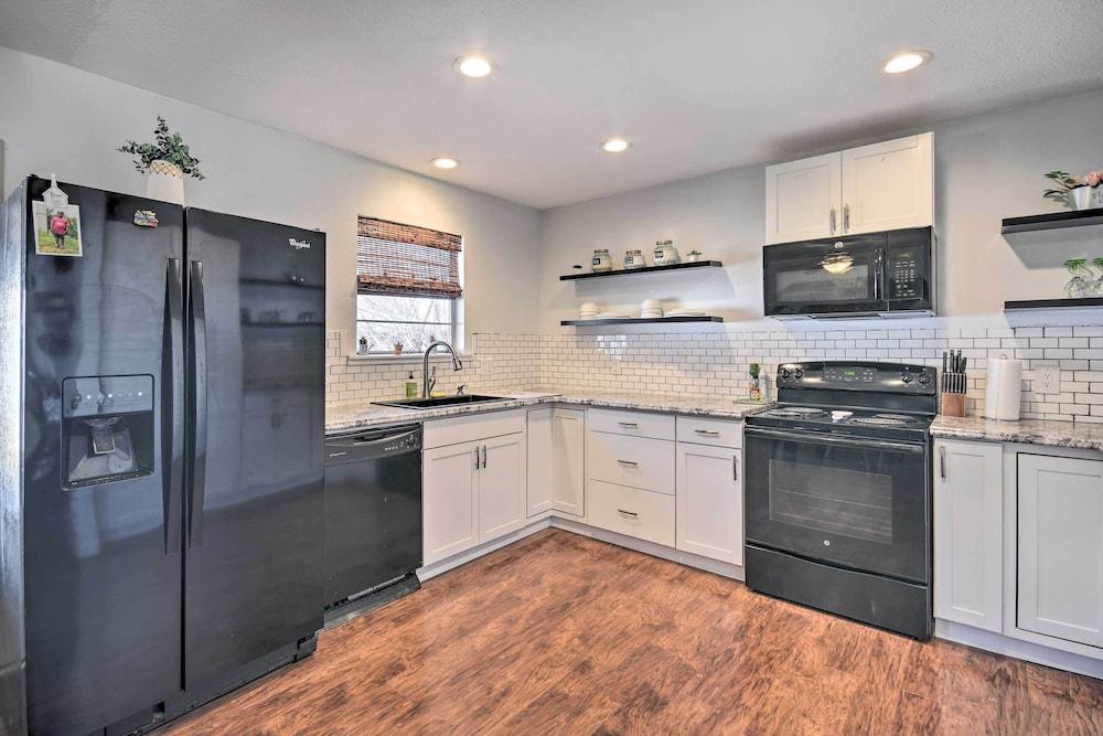 Charming Clovis Home w/ Covered Patio!