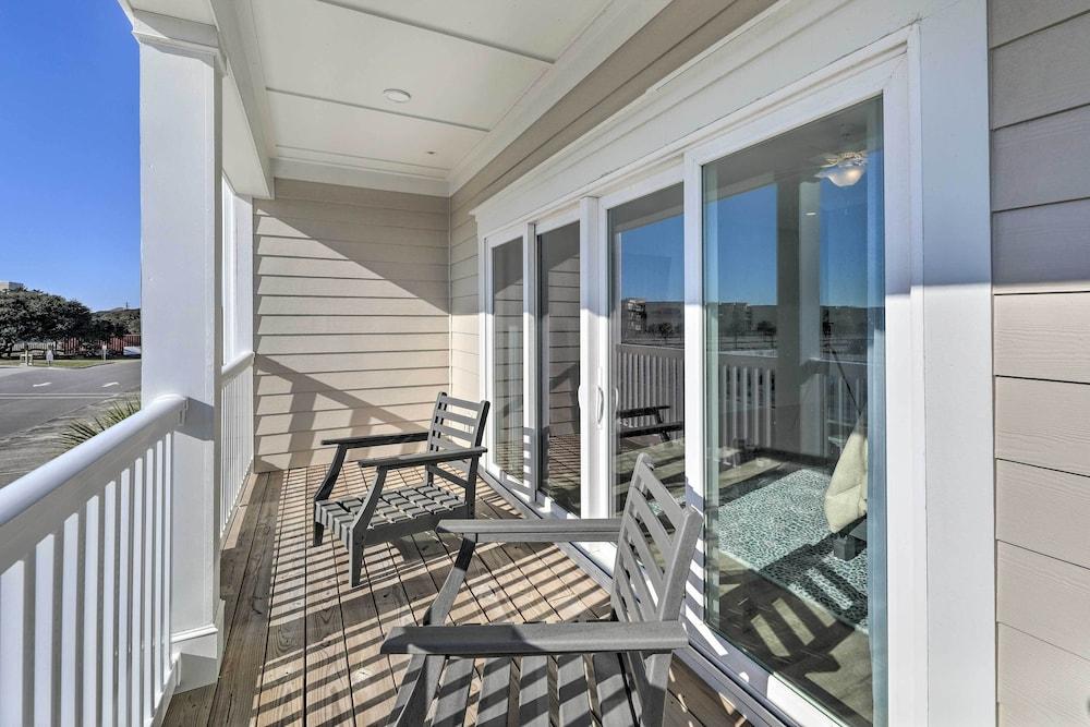 Gorgeous Emerald Isle Getaway: Walk to Beach!