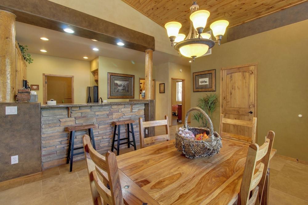 Covered Deck: Cozy Show Low Villa in Torreon!