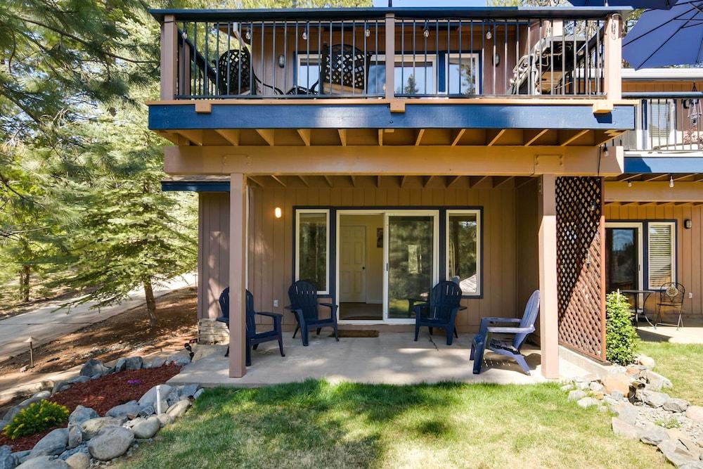 Tranquil Lake Almanor Getaway w/ Grill!