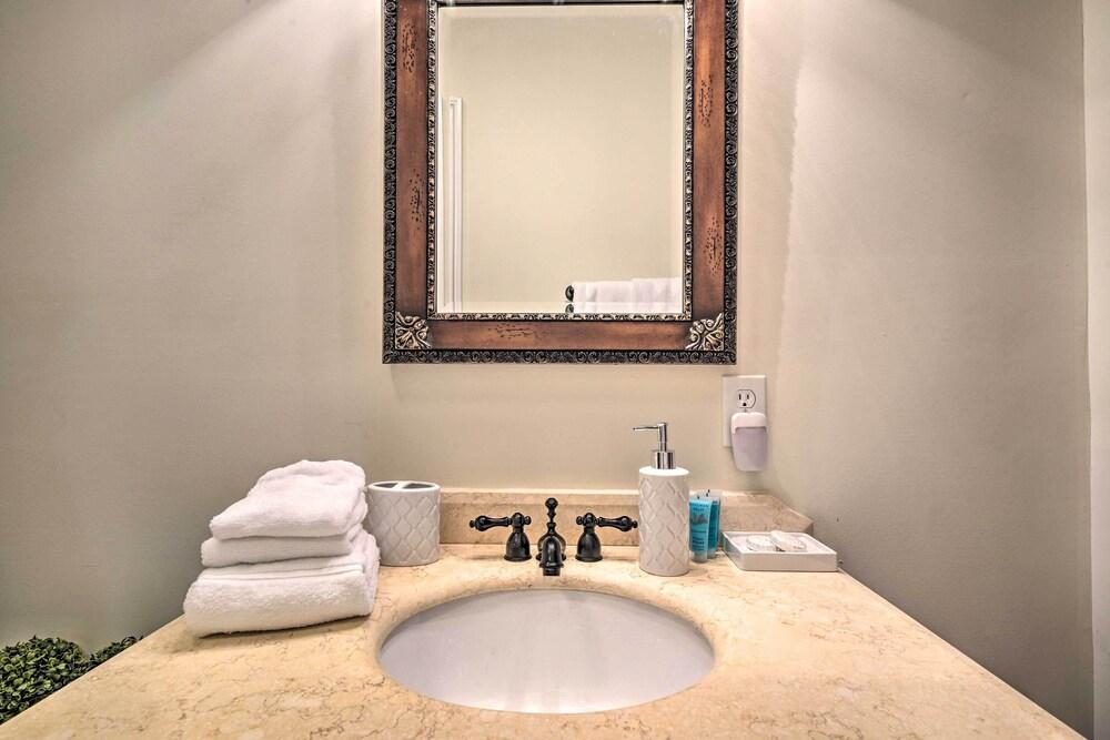 Boonsboro Studio w/ Wood-burning Fire Pit!