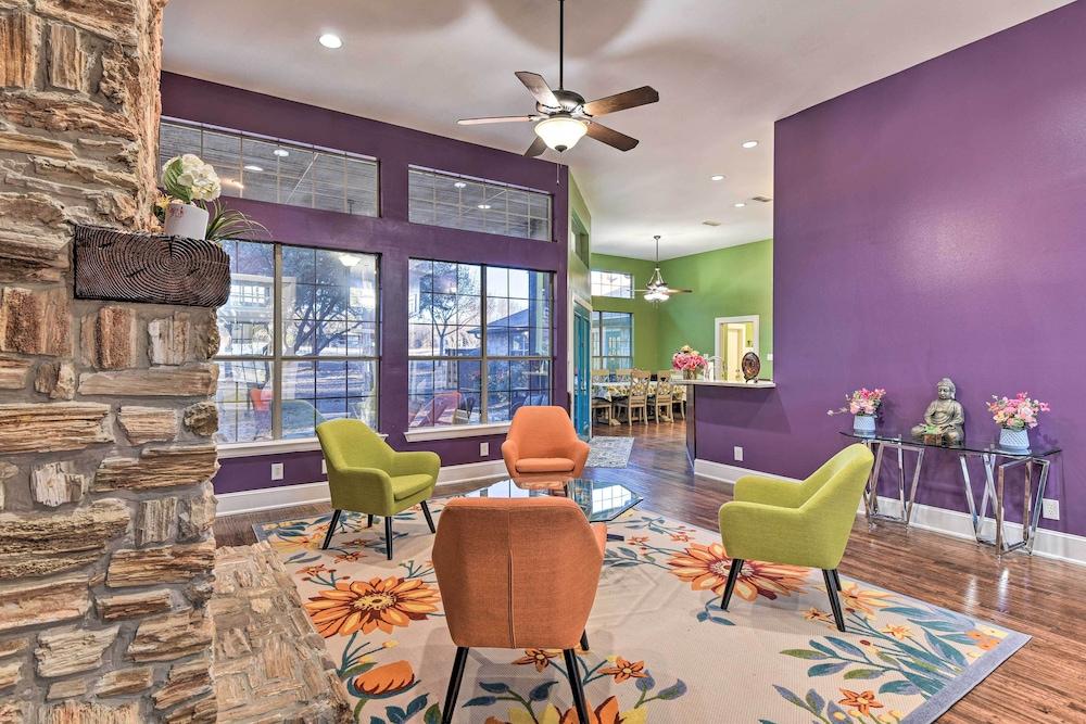 Private Pool: Spacious & Vibrant Argyle Villa!