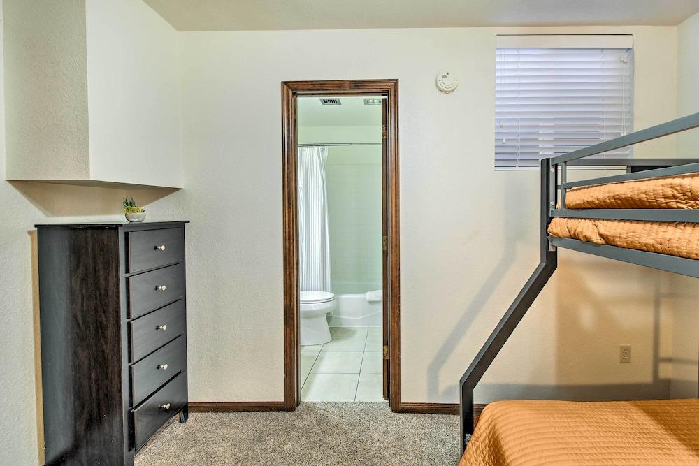 Patio, Grill & Fire Pit: Show Low Escape!