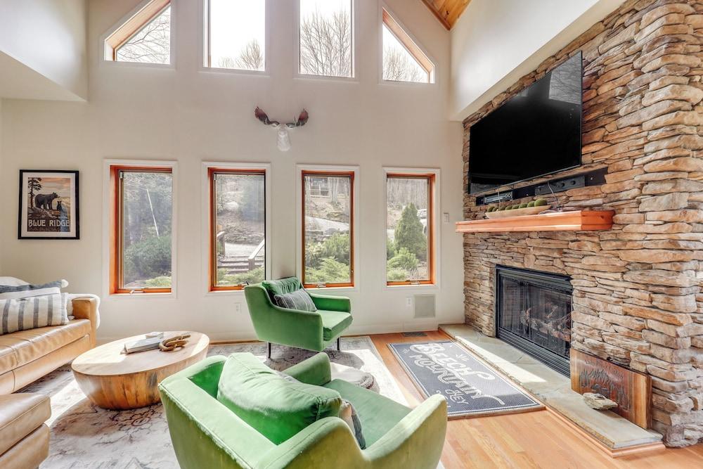 Deck + Scenic Views: Beech Mountain Cabin