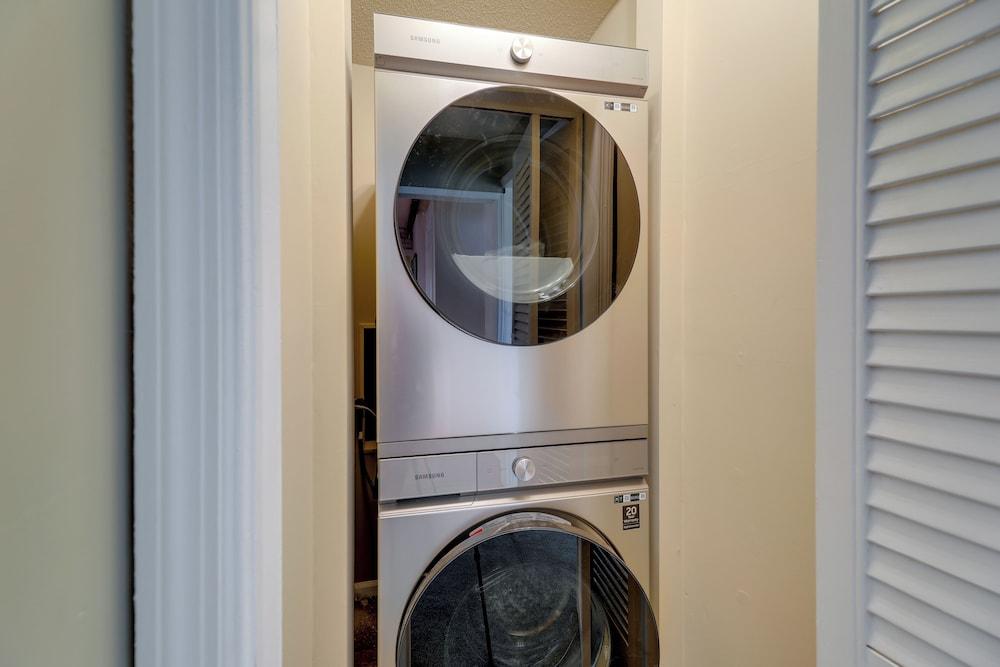 Charming New Bern Cottage w/ Grill & Fire Pit!