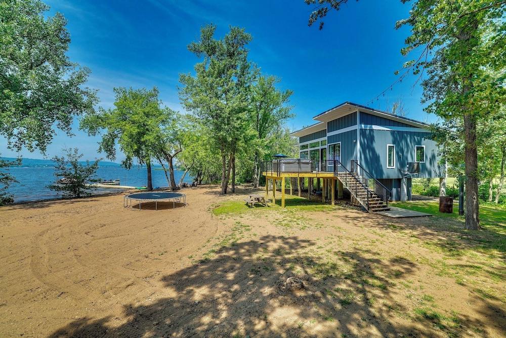 Modern Beachfront Oasis in Stockholm w/ Dock!