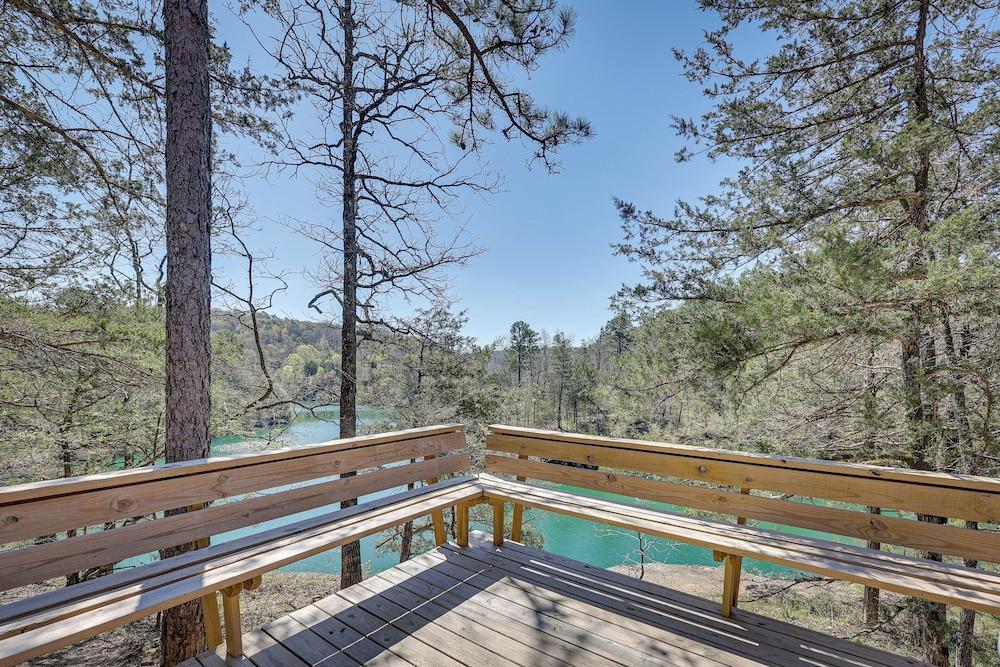 Cliffside Eureka Springs Cabin w/ Beaver Lake View