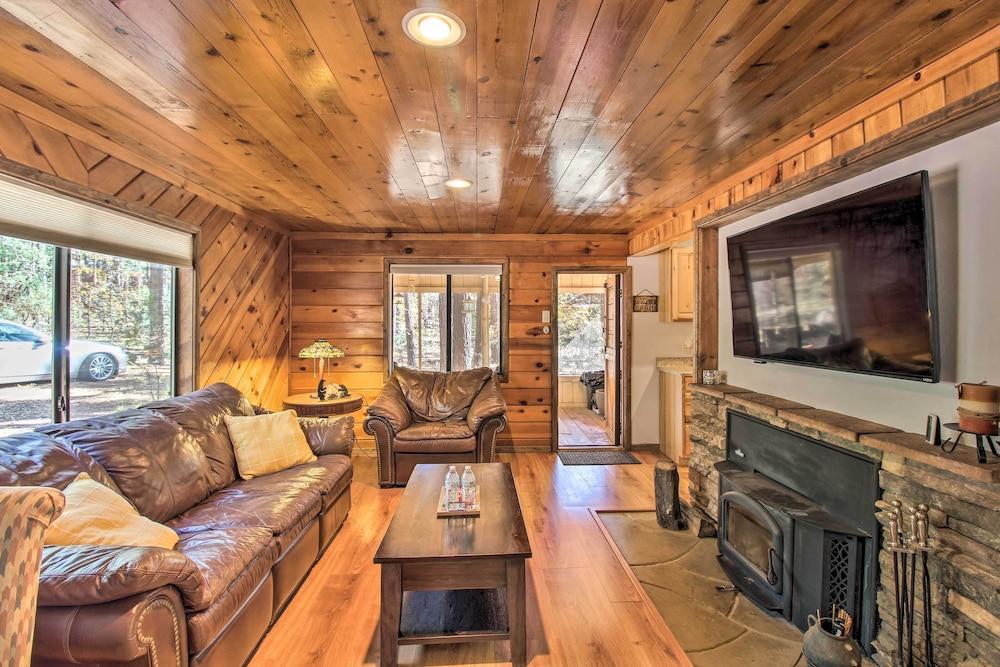 Deck & Grill: Pet-friendly Lakeside Cabin