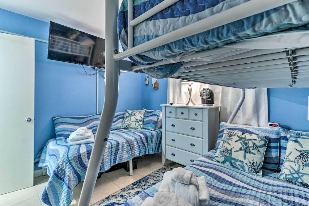 Hilton Head Resort Condo w/ Pool & Beach Access!