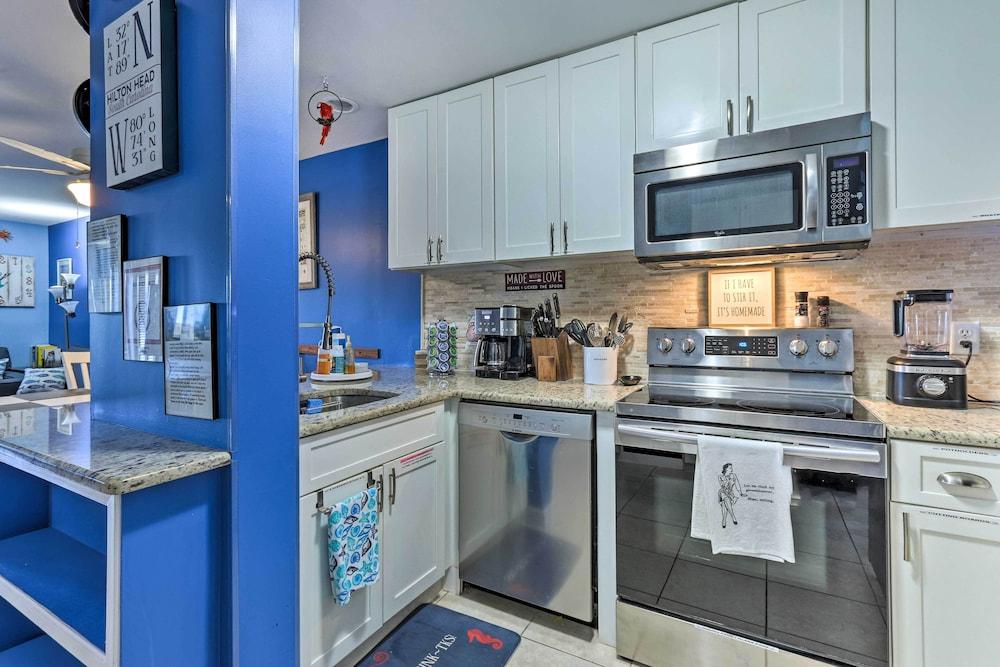 Hilton Head Resort Condo w/ Pool & Beach Access!