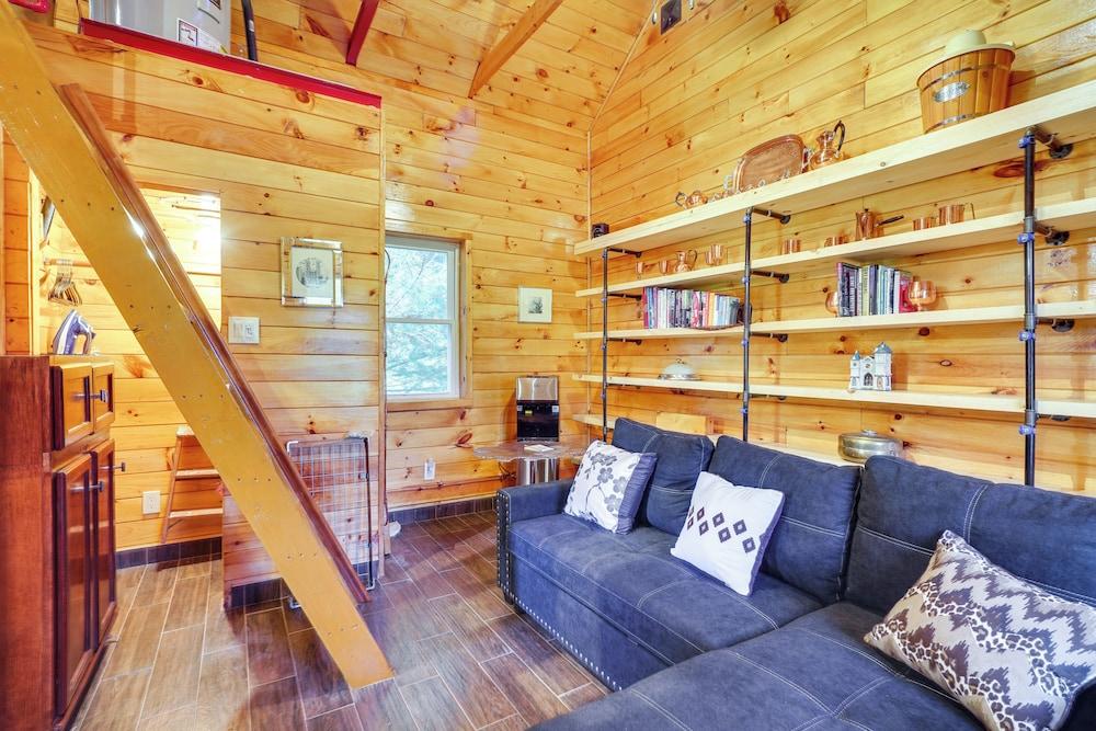 Cozy Upstate New York Getaway w/ Fire Pit!