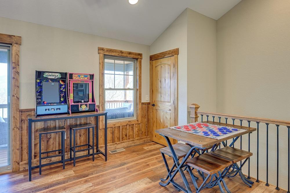 Smoky Mountain Cabin Rental: Game Room, Fire Pit!