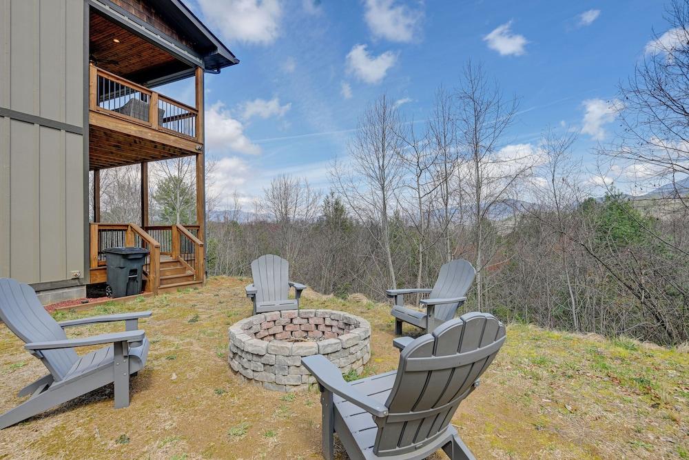 Smoky Mountain Cabin Rental: Game Room, Fire Pit!