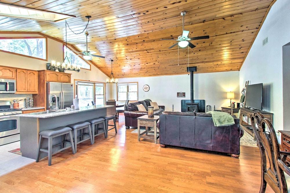 Pet-friendly Cabin in Pinetop-lakeside!