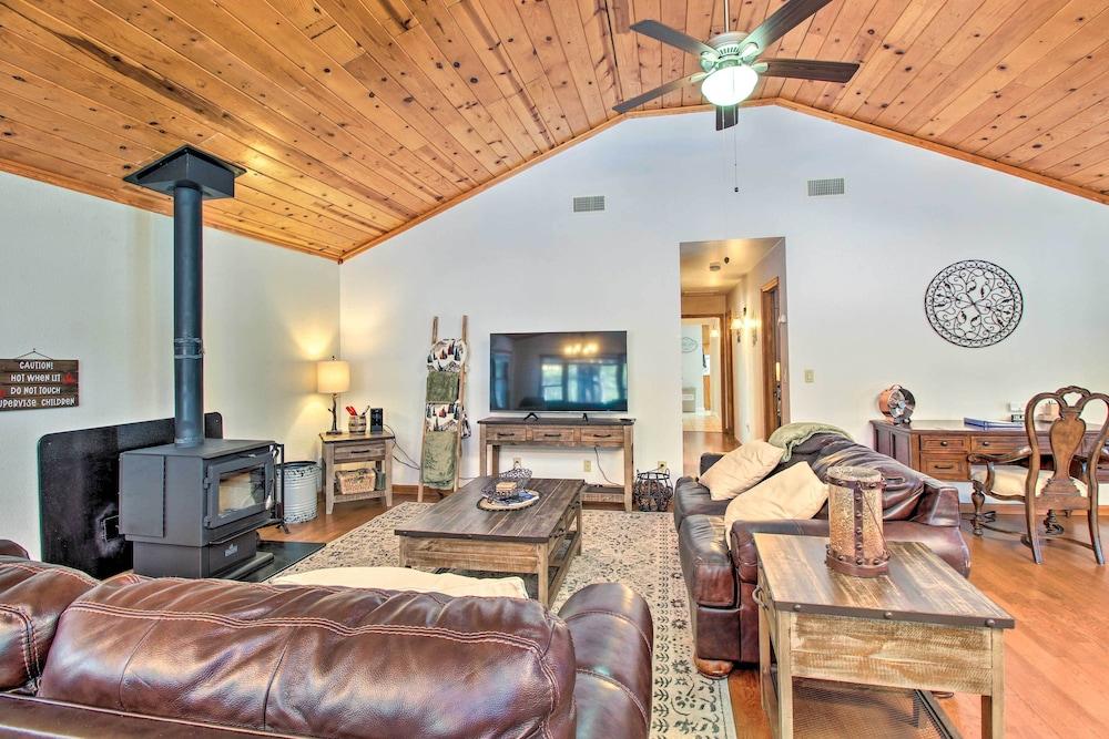 Pet-friendly Cabin in Pinetop-lakeside!