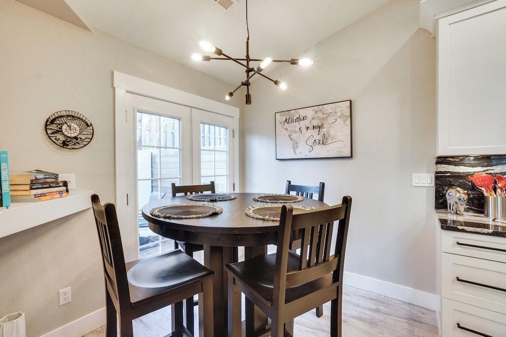 Near Red Rocks: Golden Getaway w/ Deck!