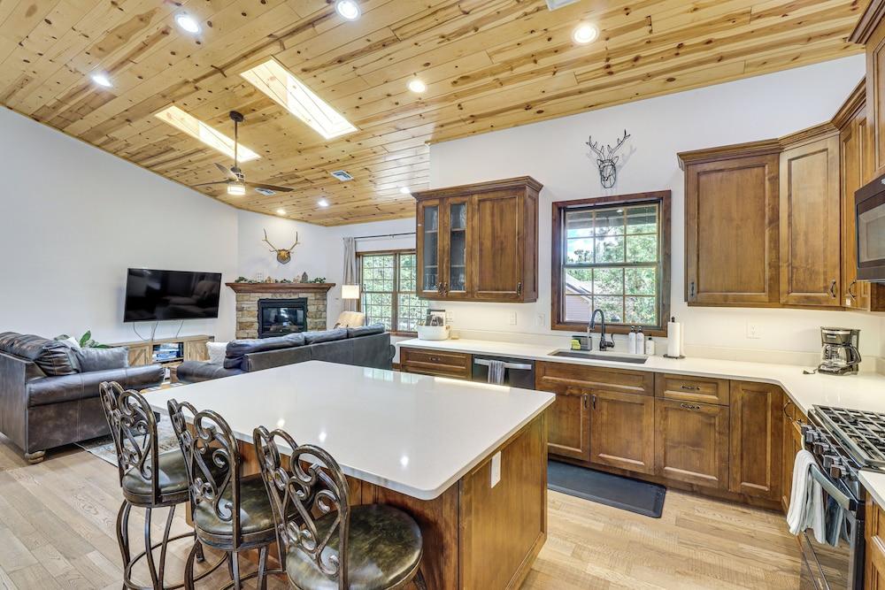 Porch, Fire Pit: 'pine View Retreat' in Lakeside!