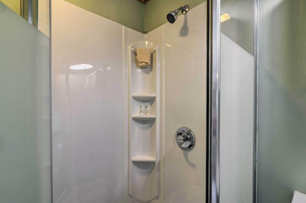 Mt Lookout Tiny House w/ Backyard & Fire Pit!