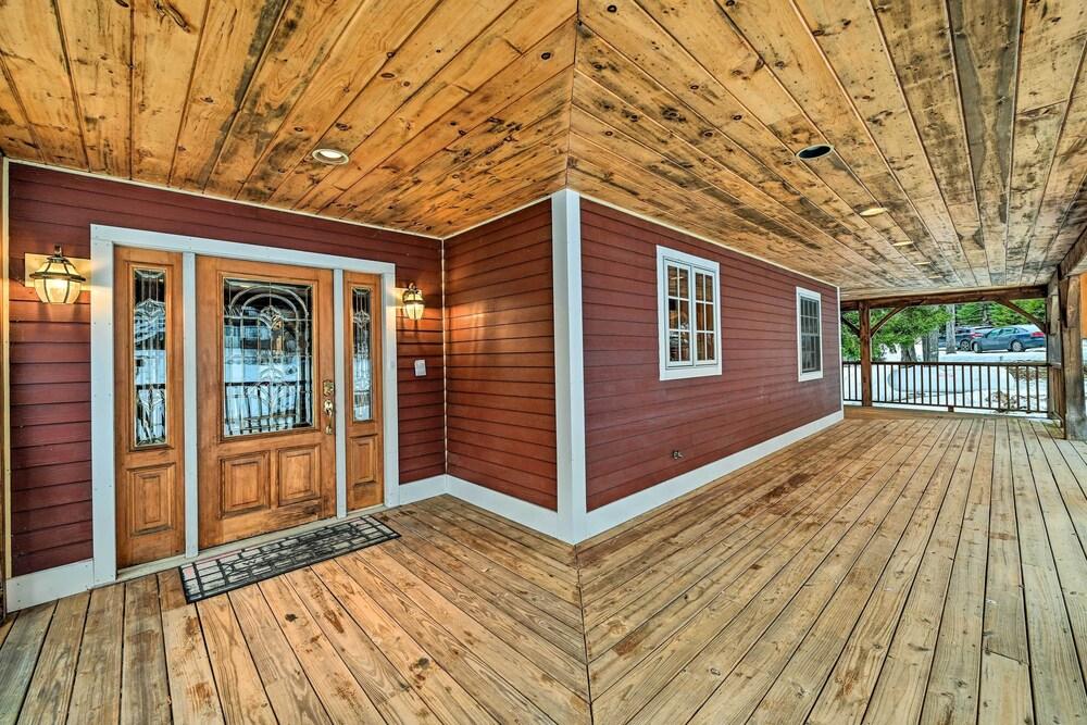 West Dover Home w/ Deck ~ 2 Mi to Mount Snow!