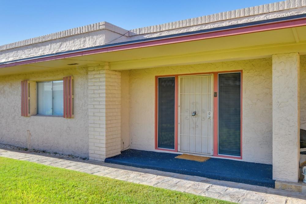 Golf, Shop & Hike: Youngtown Hideaway!