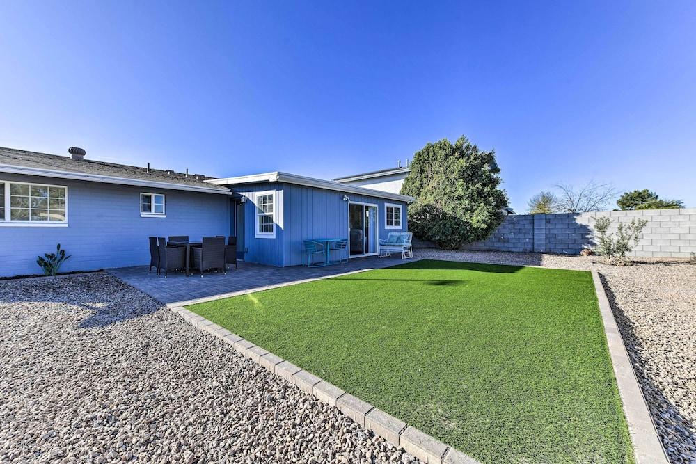 Downtown Gilbert Home w/ Fenced Yard & Fire Pit!