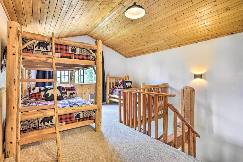 Peaceful Cabin w/ Mtn + River Views, Fire Pit