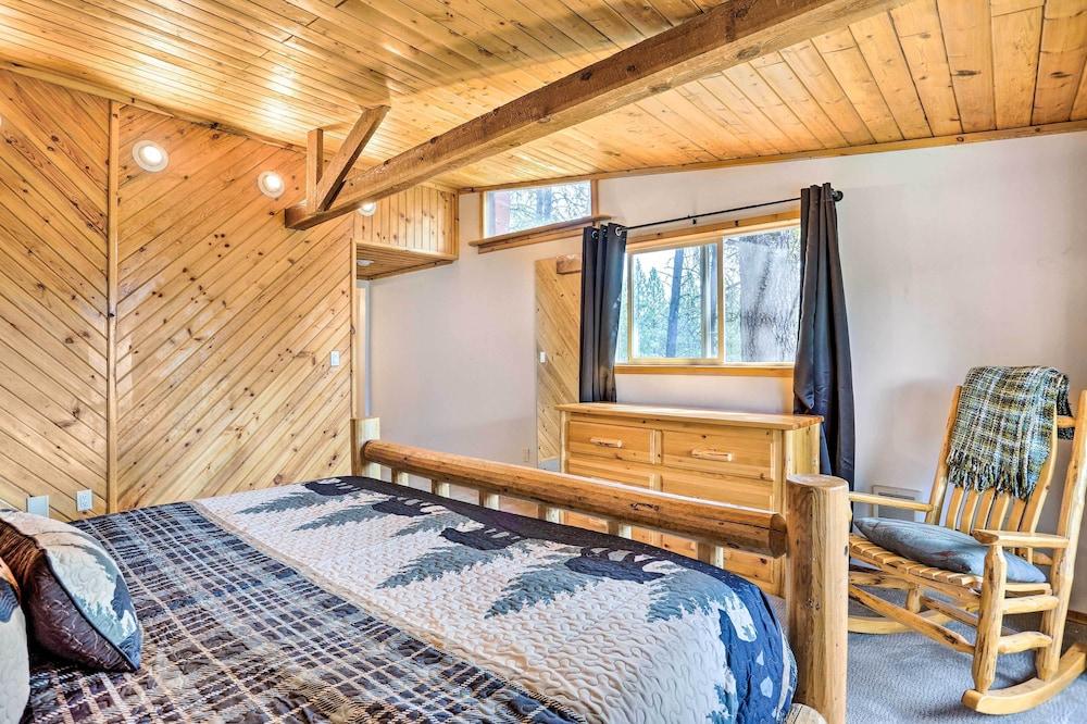 Peaceful Cabin w/ Mtn + River Views, Fire Pit