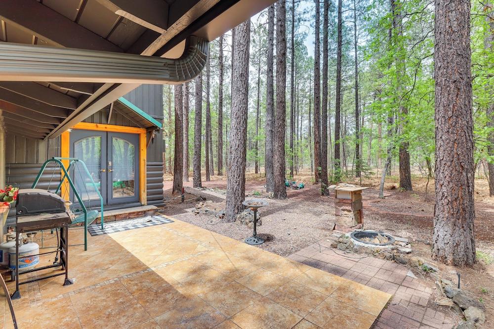 Furnished Patio & Fire Pit: Pinetop Cabin!