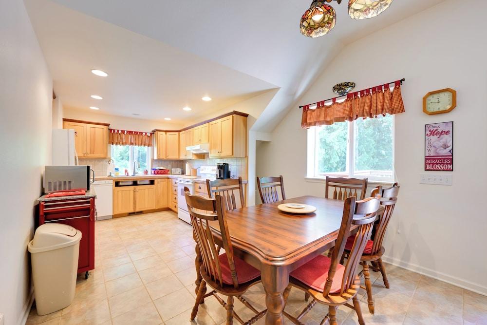 Chehalis Retreat w/ Scenic Views!