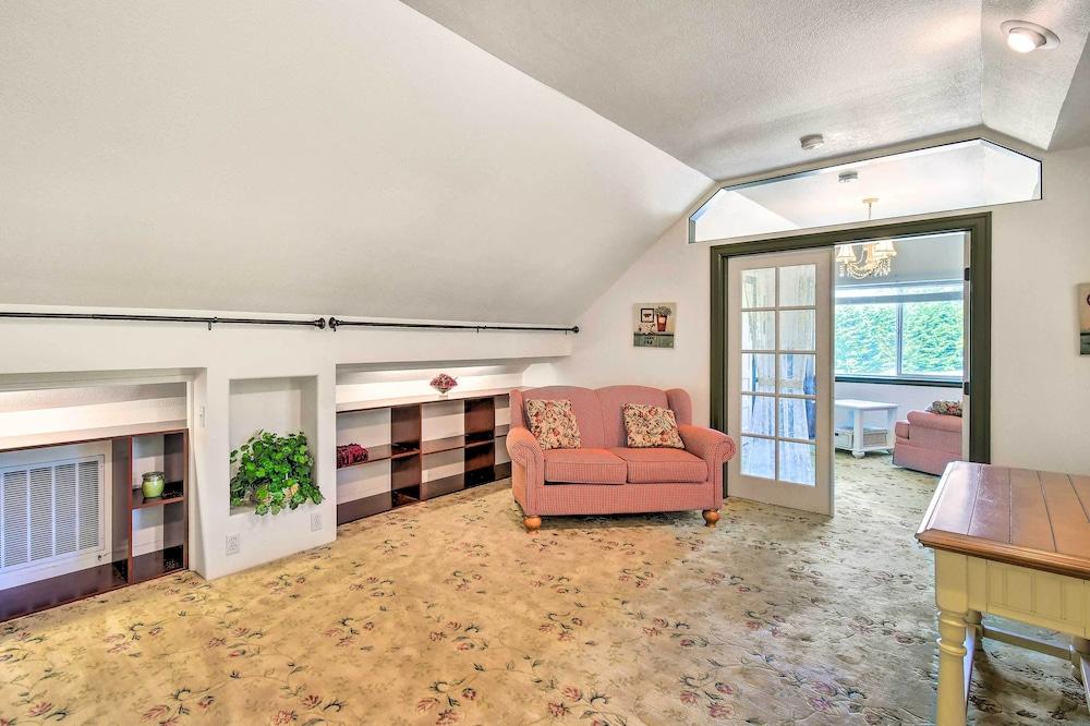 Chehalis Retreat w/ Scenic Views!