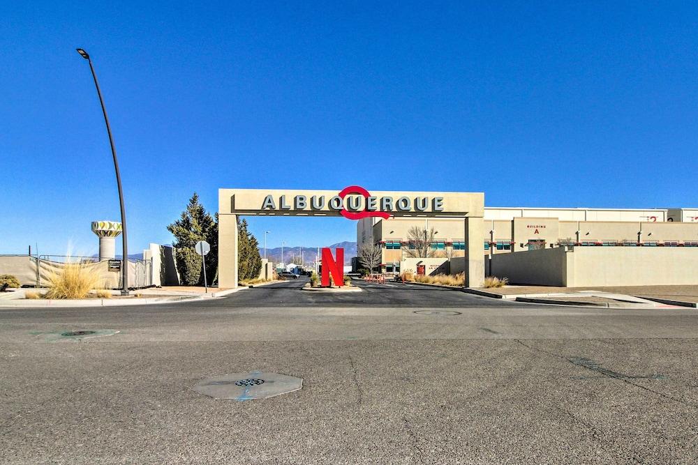 Walk to Netflix Studios: Updated ABQ Getaway!
