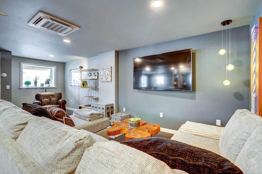 'little House on the Lot' Dryden Townhome: Pets OK