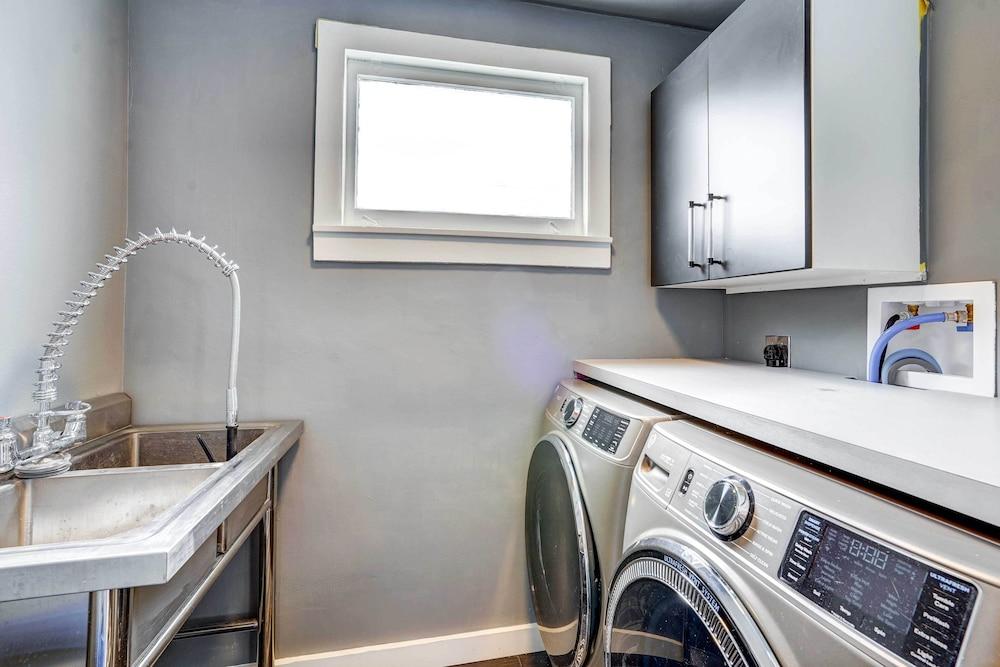 'little House on the Lot' Dryden Townhome: Pets OK