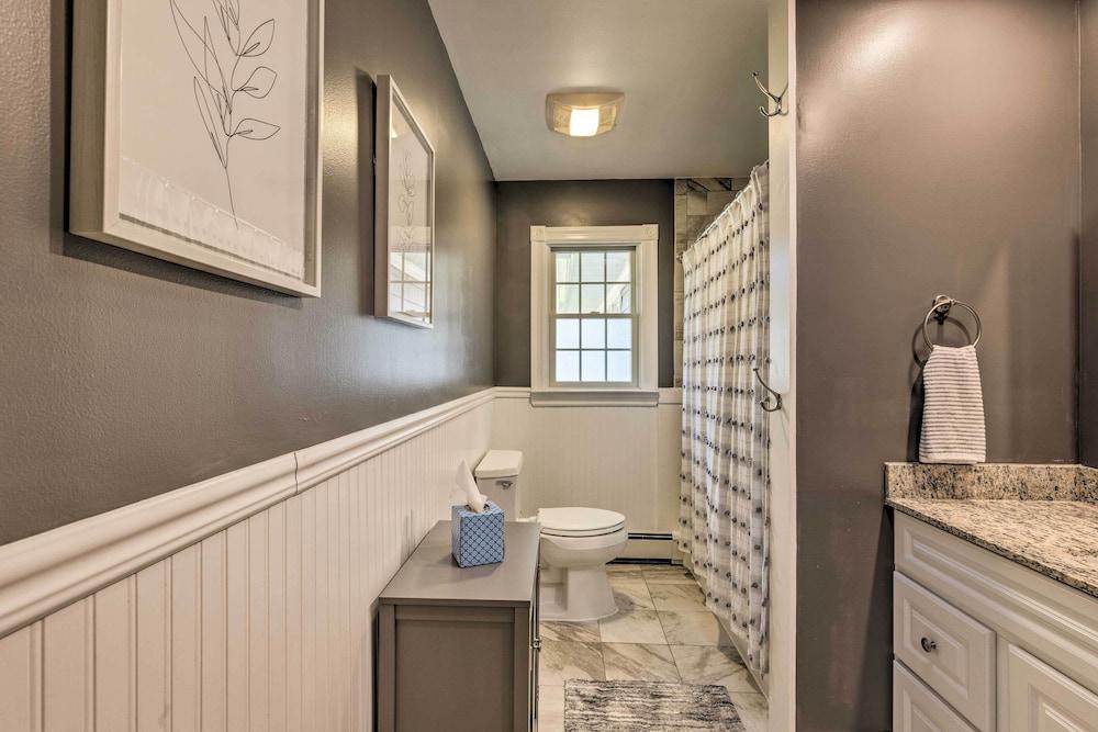 Mattituck Home w/ Fireplaces - Near Wineries