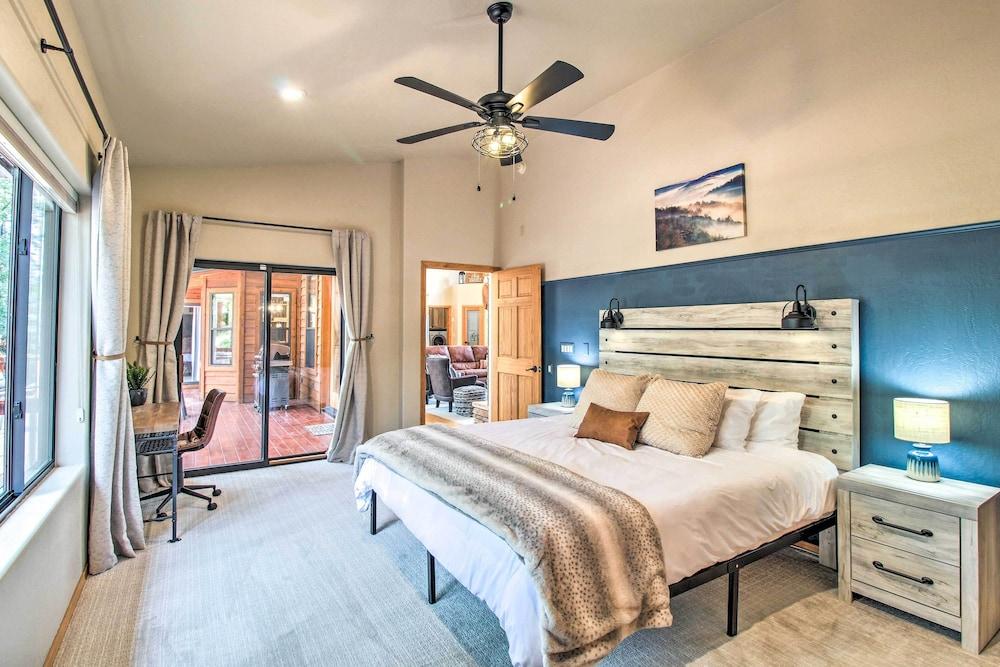 Hot Tub & Game Room: All-season Pinetop Cabin