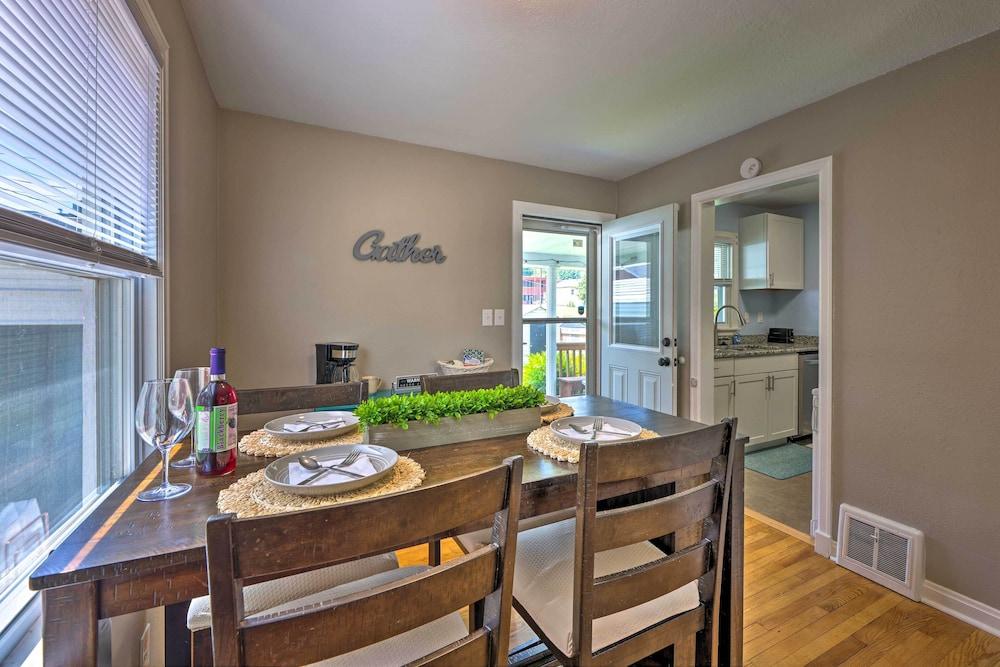 Charming Charleston Home w/ Yard & Fire Pit!